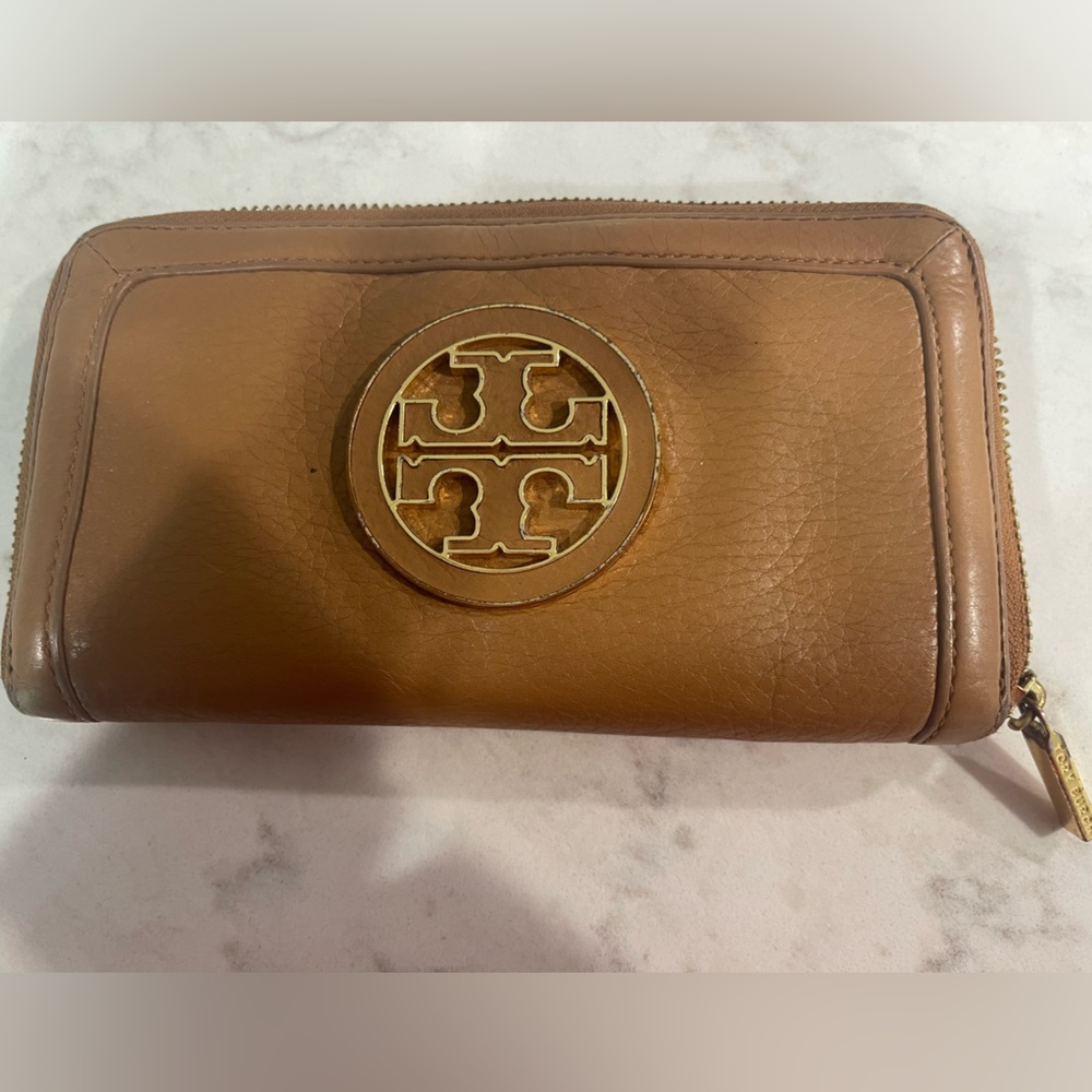Tory Burch wallet zip